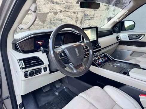 Used 2018 Lincoln Navigator Reserve w/ Technology Package image 13