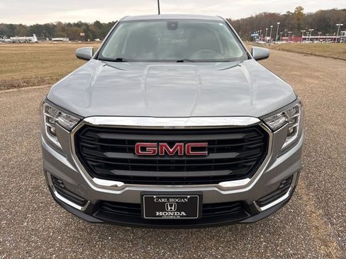 Used 2024 GMC Terrain SLE image 6