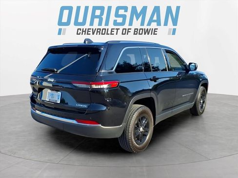 Used 2023 Jeep Grand Cherokee Laredo AWD/4WD image 3