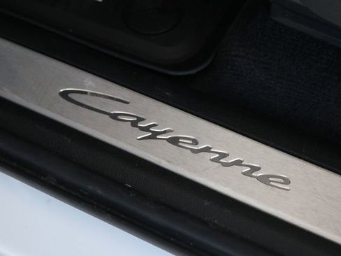 Used 2024 Porsche Cayenne image 15