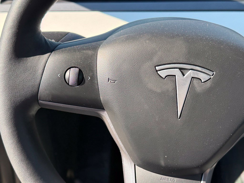 Used 2022 Tesla Model Y Long Range AWD/4WD image 15