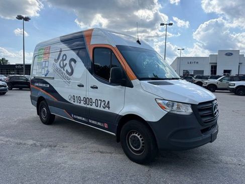 Used 2024 Mercedes-Benz Sprinter 2500 image 2