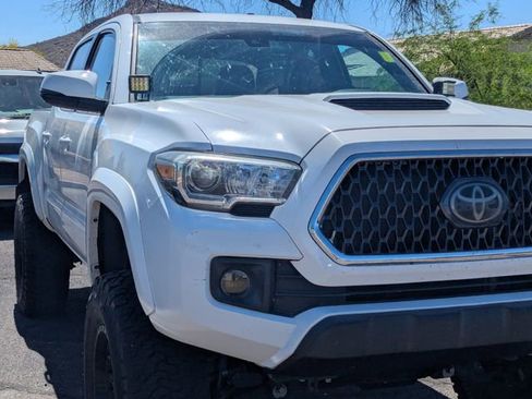 Used 2018 Toyota Tacoma TRD Sport image 7