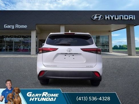 Used 2023 Toyota Highlander XLE AWD/4WD image 7