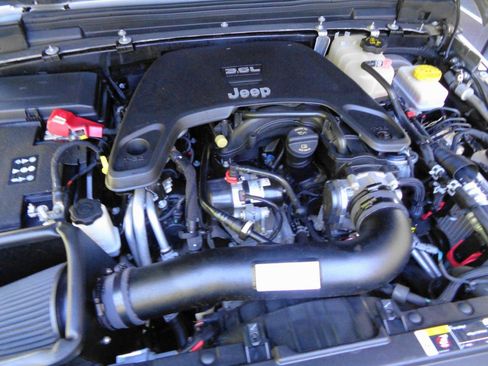 Used 2021 Jeep Wrangler Unlimited Rubicon AWD/4WD image 19
