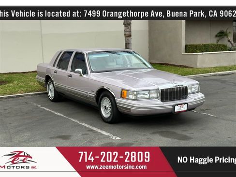Used 1992 Lincoln Town Car Signature image 4