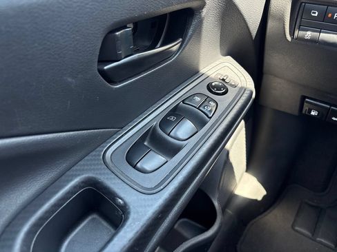 Used 2025 Nissan Versa S FWD image 12