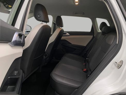 Used 2025 Volkswagen Taos SE image 26