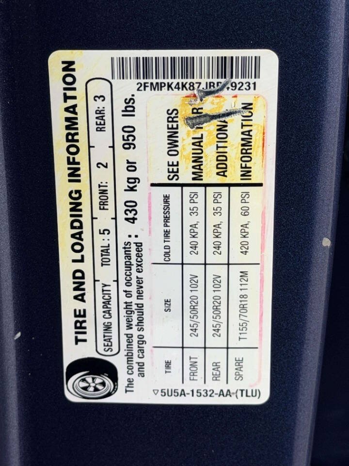 Used 2018 Ford Edge Titanium w/ Equipment Group 302A AWD/4WD image 17