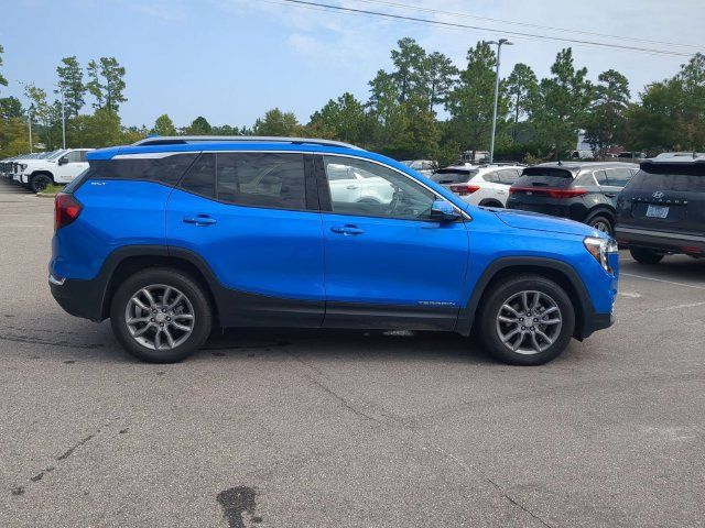 Used 2024 GMC Terrain SLT AWD/4WD image 2