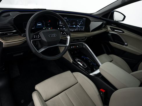 Used 2025 Audi Q5 Premium Plus w/ Premium Plus AWD/4WD image 10
