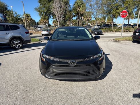Used 2025 Toyota Corolla LE image 7