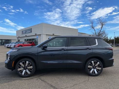 New 2026 Mitsubishi Outlander SE image 2