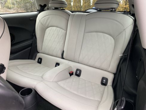 Used 2024 MINI Cooper 2-Door Hardtop w/ Signature Upholstery Package image 8