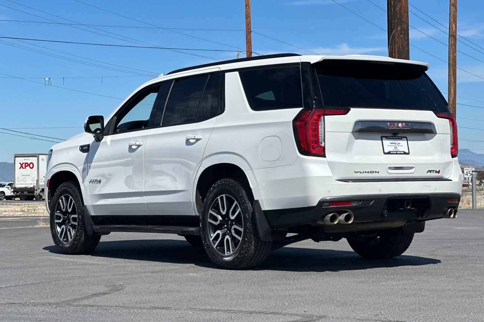 Used 2024 GMC Yukon AT4 w/ Technology Package AWD/4WD image 6