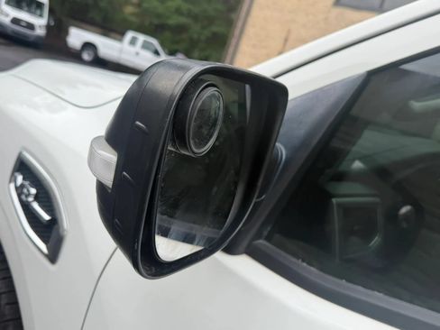 Used 2017 Nissan Titan SV RWD image 34