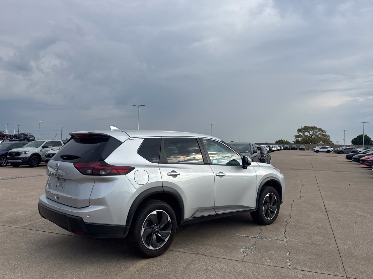 Certified 2025 Nissan Rogue SV FWD image 24