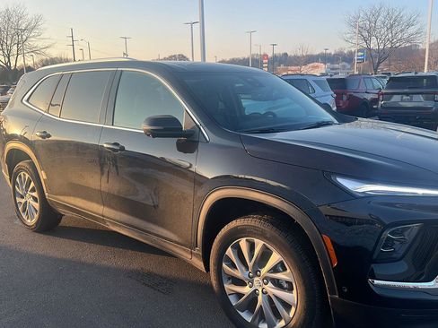 Used 2025 Buick Enclave Preferred w/ Super Cruise Package image 2