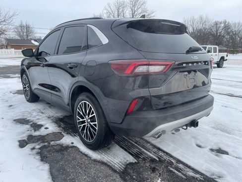 Used 2023 Ford Escape SE w/ Class II Trailer Tow Package image 2
