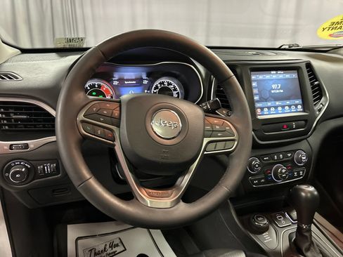 Used 2022 Jeep Cherokee Latitude Lux w/ Sun & Sound Group AWD/4WD image 15