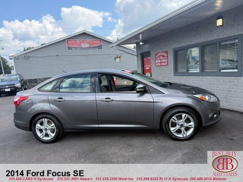 Used 2014 Ford Focus SE w/ SE Winter Package FWD image 2