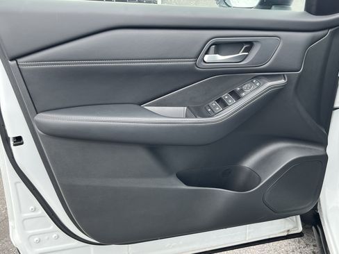 Used 2024 Nissan Rogue SL image 19