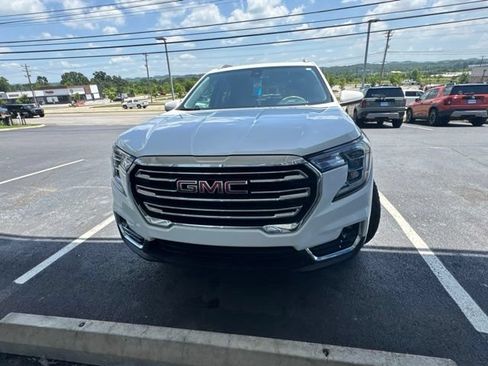 Used 2022 GMC Terrain SLT w/ Infotainment Package II FWD image 9