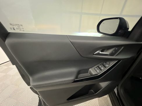 Used 2025 Chevrolet Equinox LT FWD image 21