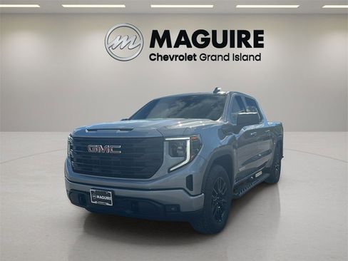 Used 2023 GMC Sierra 1500 Elevation image 1