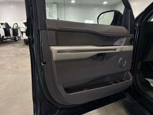 Used 2019 Ford Expedition XLT AWD/4WD image 24