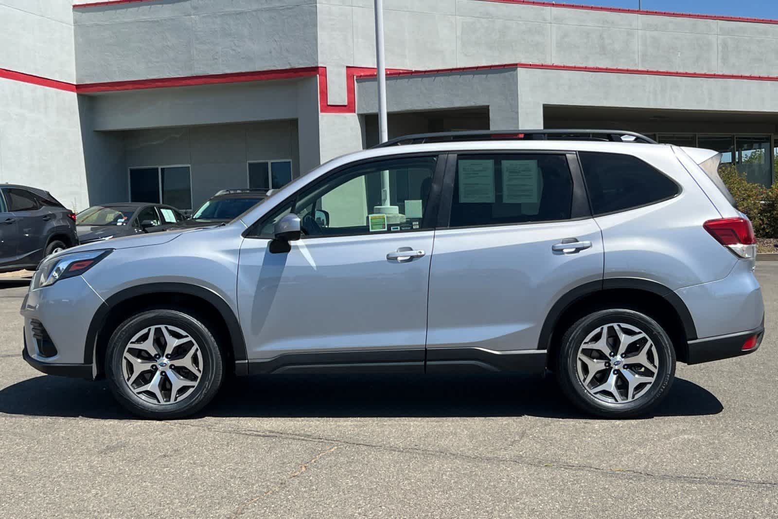 Used 2023 Subaru Forester Premium AWD/4WD image 9