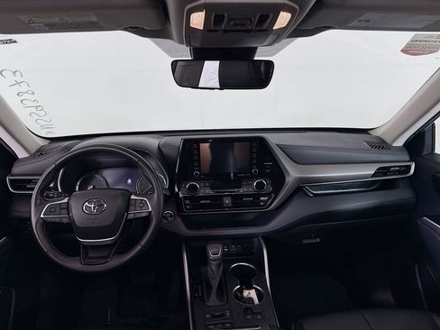 Certified 2022 Toyota Highlander XLE image 23