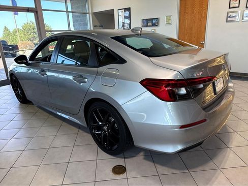 Used 2023 Honda Civic Sport image 11