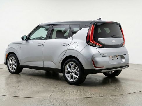 Used 2025 Kia Soul LX w/ LX Technology Package FWD image 6