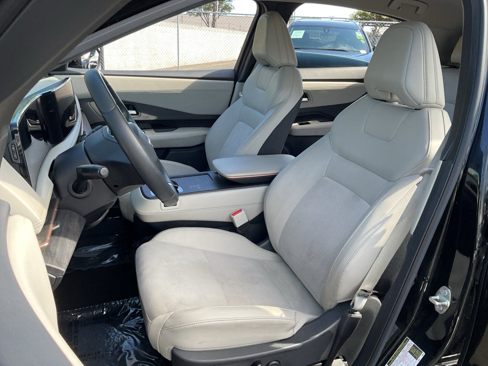 Used 2023 Nissan Ariya FWD image 18