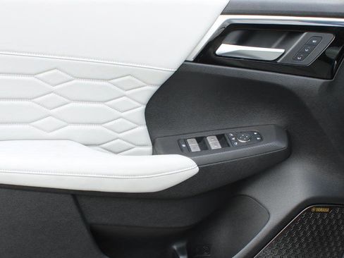 New 2025 Mitsubishi Outlander AWD image 17