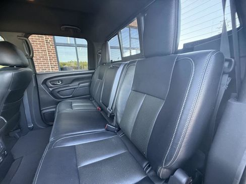 Used 2019 Nissan Titan SV w/ SV Convenience Package AWD/4WD image 5