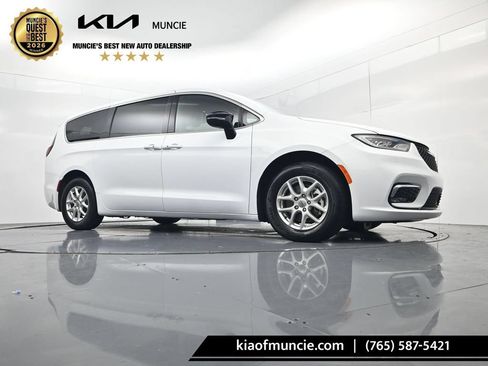 Used 2025 Chrysler Pacifica Select FWD image 33