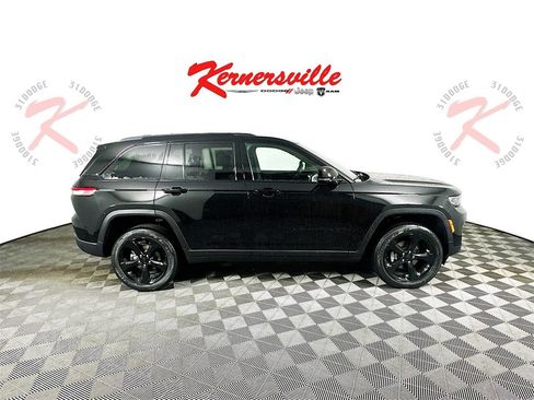 New 2025 Jeep Grand Cherokee Altitude image 8