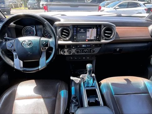 Used 2017 Toyota Tacoma Limited w/ Tow Package AWD/4WD image 10