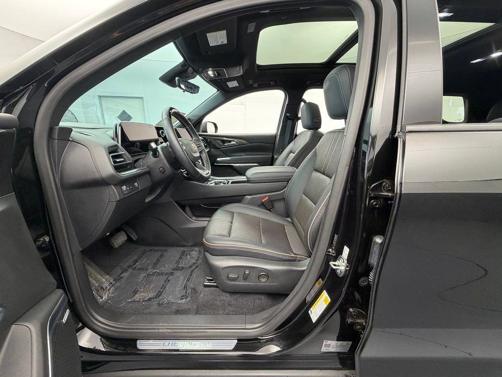 Used 2025 Chevrolet Traverse High Country FWD image 65