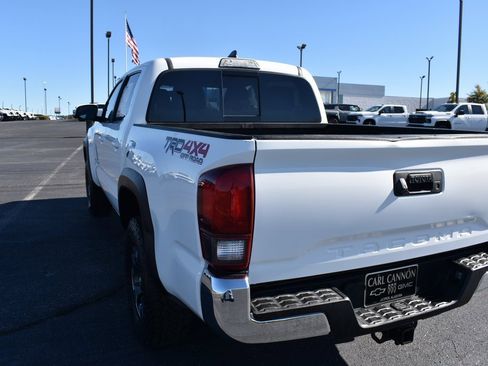 Used 2018 Toyota Tacoma TRD Off-Road image 4