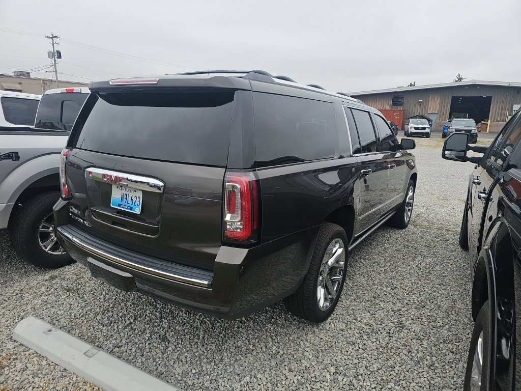 Used 2020 GMC Yukon XL Denali w/ Denali Premium Package AWD/4WD image 7