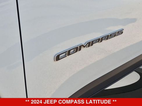 Used 2024 Jeep Compass Latitude AWD/4WD image 11