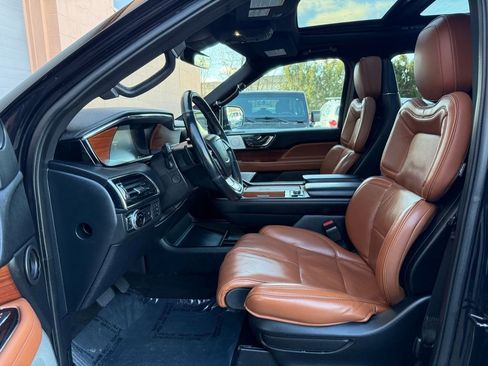 Used 2019 Lincoln Navigator Reserve image 10