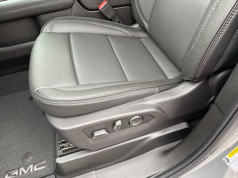 New 2026 GMC Yukon XL Denali AWD/4WD image 18