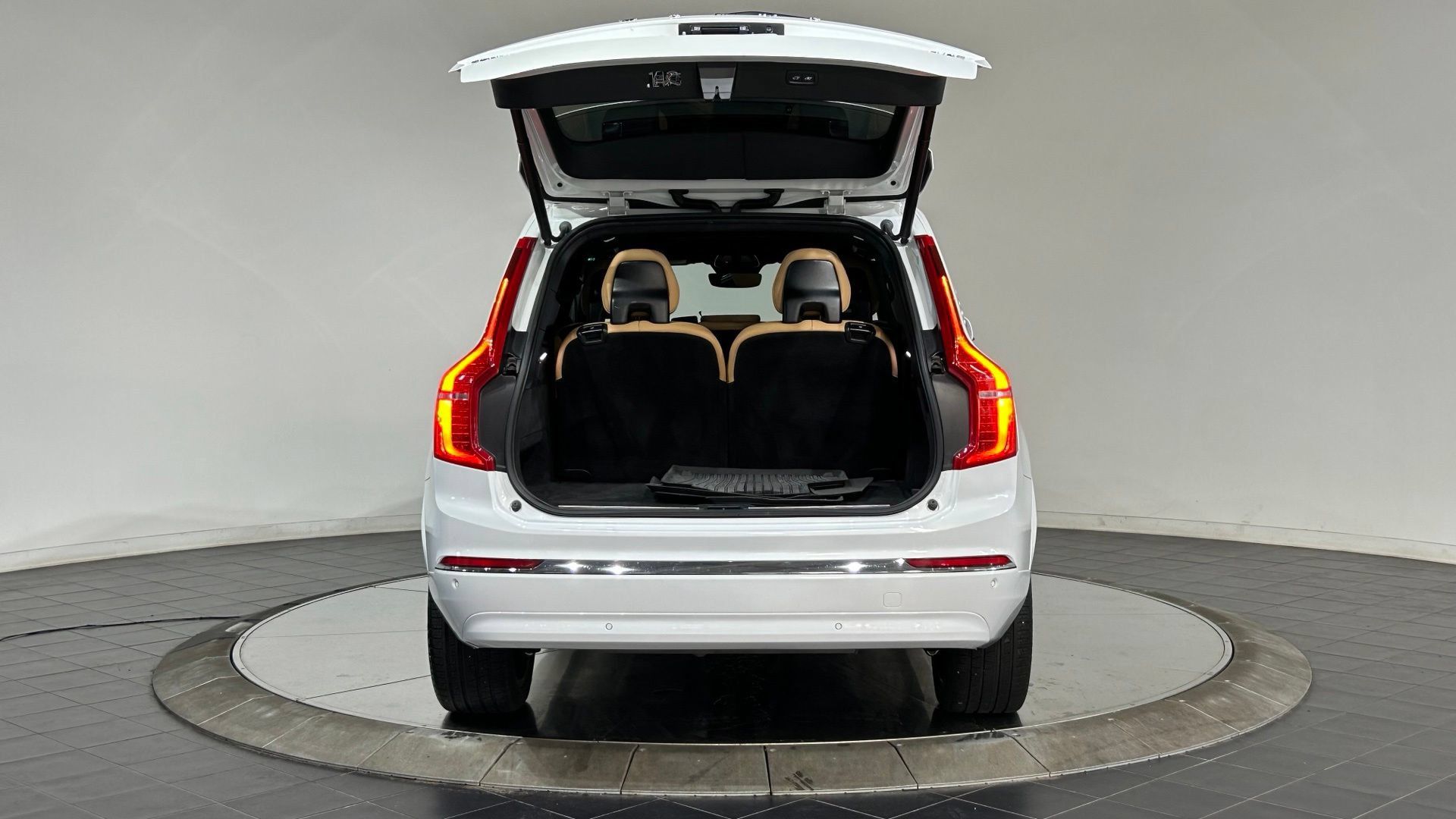 Used 2023 Volvo XC90 B6 Ultimate w/ Protection Package Premier AWD/4WD image 30