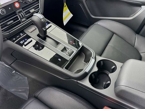 New 2026 Porsche Macan image 21