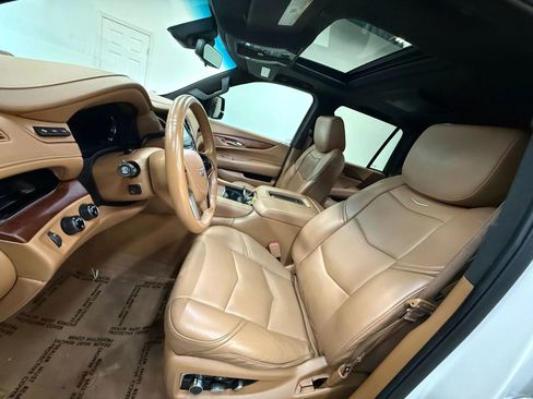 Used 2017 Cadillac Escalade Platinum image 16