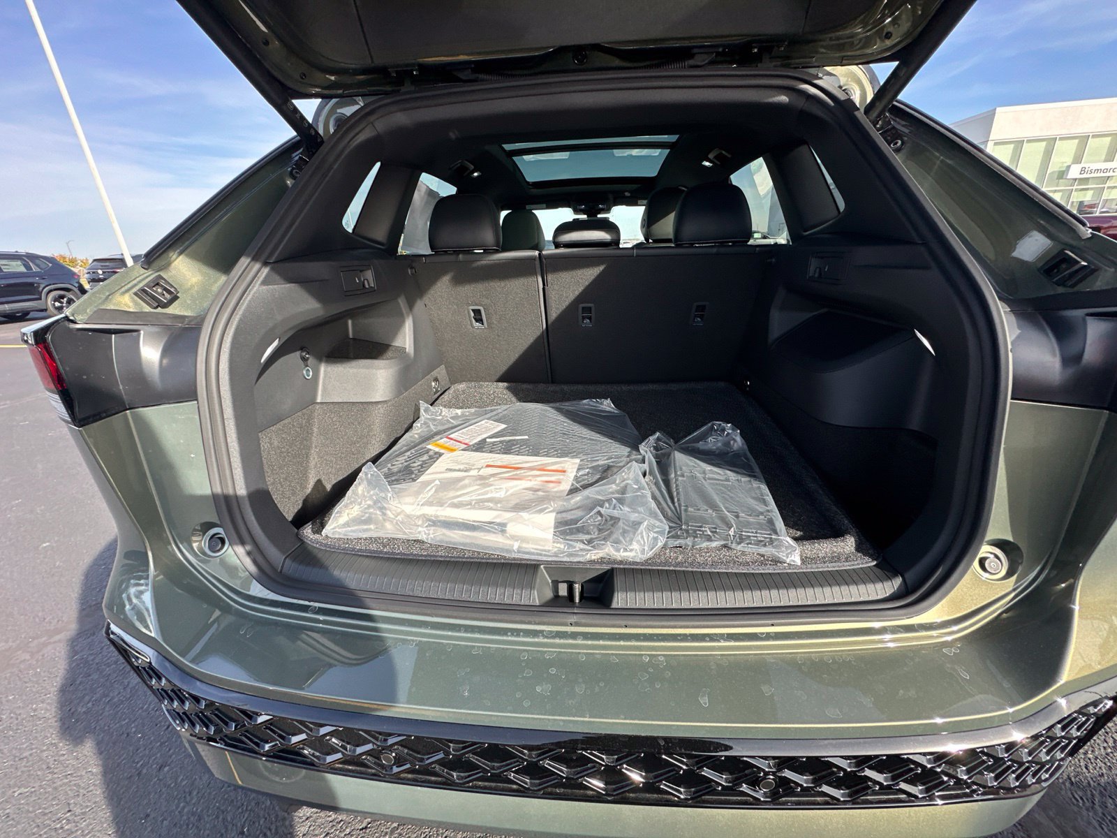 New 2026 Volkswagen Tiguan SE R-Line AWD/4WD image 24